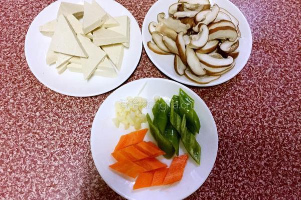 香菇炒豆腐的做法图解2