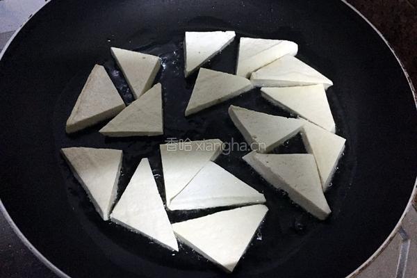 香菇炒豆腐的做法图解3