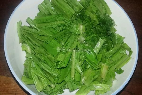 豆豉鲮鱼油麦菜的做法图解1