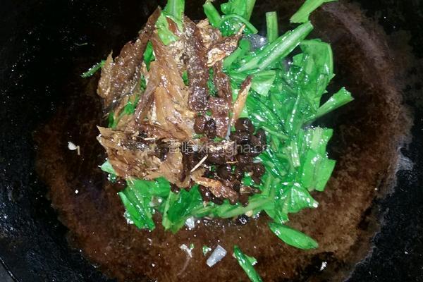 豆豉鲮鱼油麦菜的做法图解4