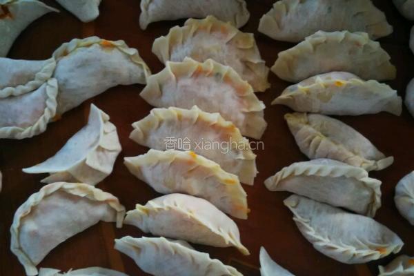 花边胡萝卜菜饺的做法图解3