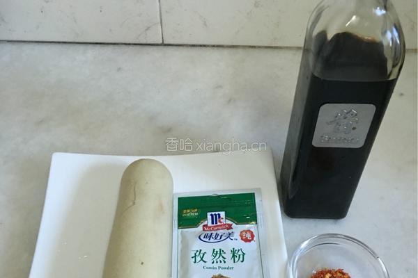孜然豆腐素鸡的做法图解1