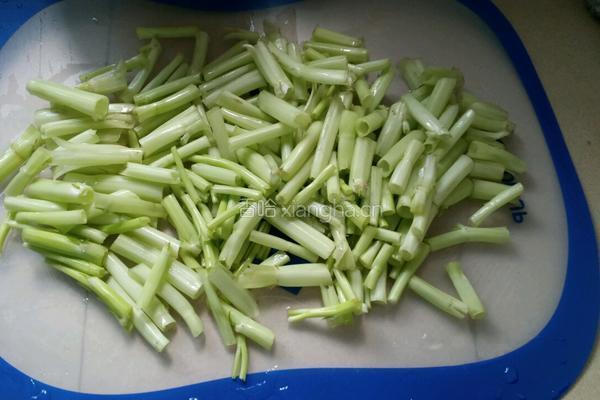炒空心菜杆的做法图解2