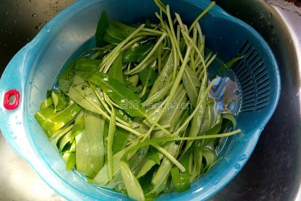 虾仁空心菜包子的做法图解1