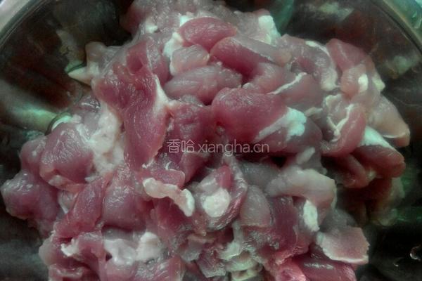 长丝瓜炒肉的做法图解1