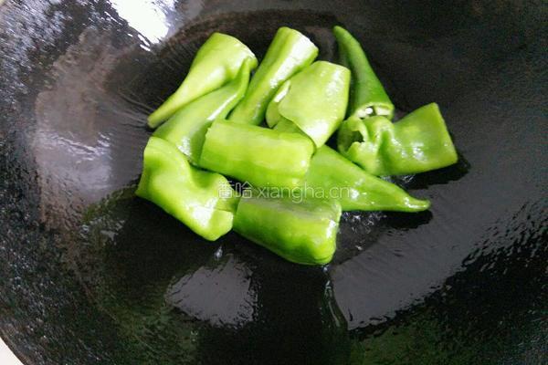 虎皮尖椒的做法图解2