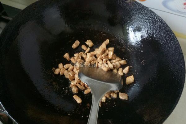 毛豆炒肉的做法图解5