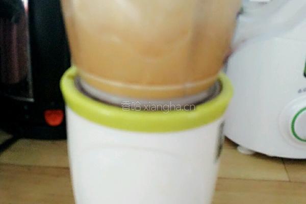 胡萝卜苹果汁的做法图解7