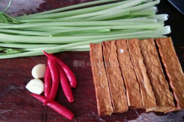 芹菜炒香干的做法图解1