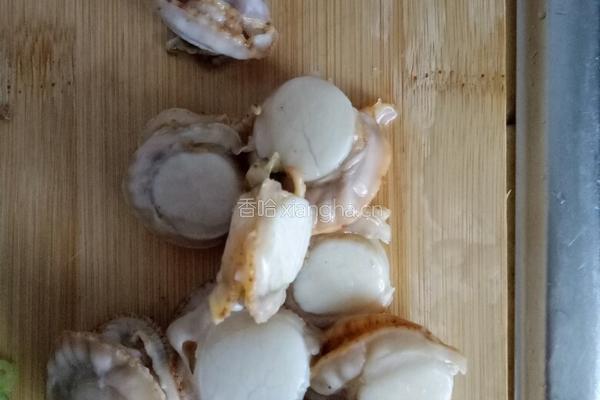 蒜蓉粉丝蒸扇贝的做法图解1