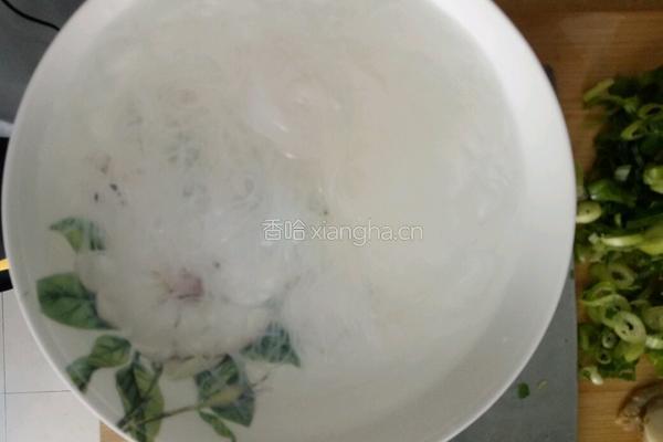 蒜蓉粉丝蒸扇贝的做法图解3