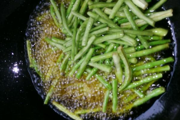干煸豇豆的做法图解5