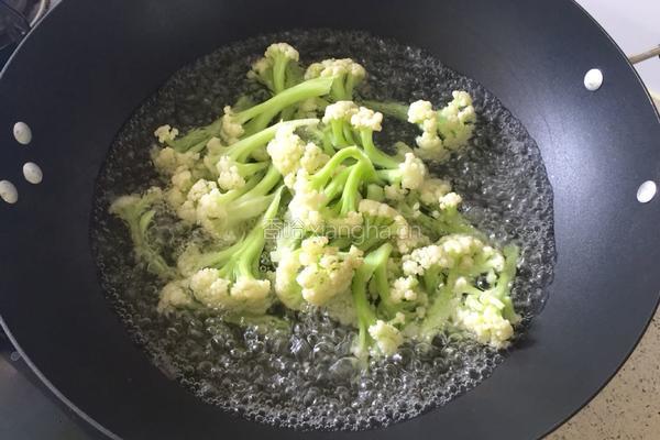西红柿炒花菜的做法图解5