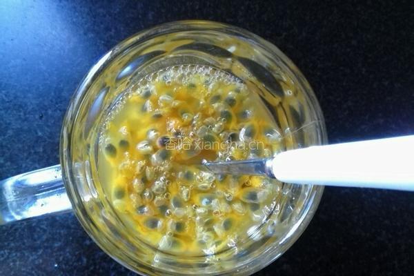 蜂蜜百香果果饮的做法图解6