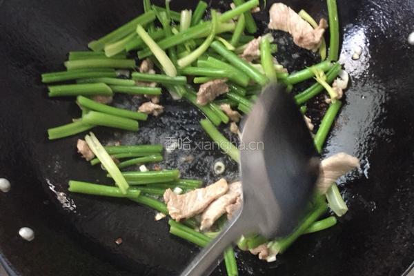 芹菜香干炒肉的做法图解19