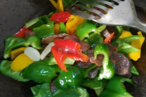 彩椒炒香肠的做法图解5