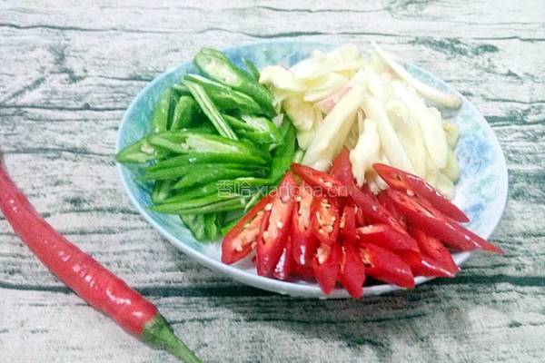 双椒仔姜鸭的做法图解2
