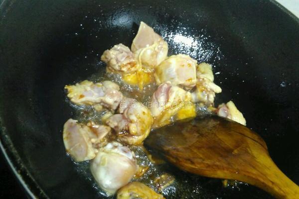 土豆炖鸡肉的做法图解3