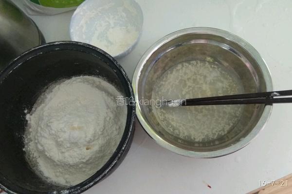 奶香馒头的做法图解1