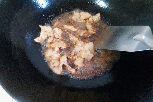 木耳胡萝卜炒肉的做法图解5