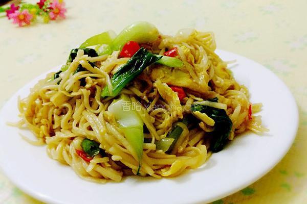 鸡蛋青菜炒面的做法图解10