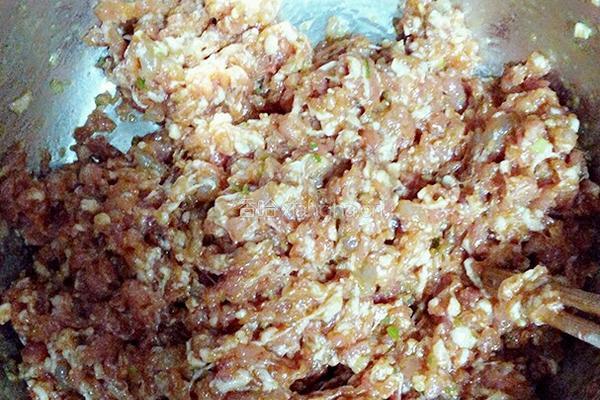 虾仁韭菜肉三鲜饺子的做法图解7