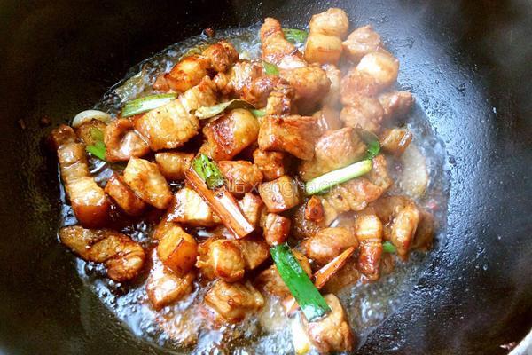 红烧肉炖土豆芹菜末的做法图解9