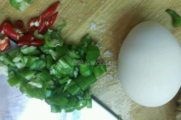 虾仁辣椒炒饭的做法图解3