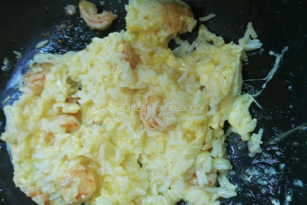 虾仁辣椒炒饭的做法图解7