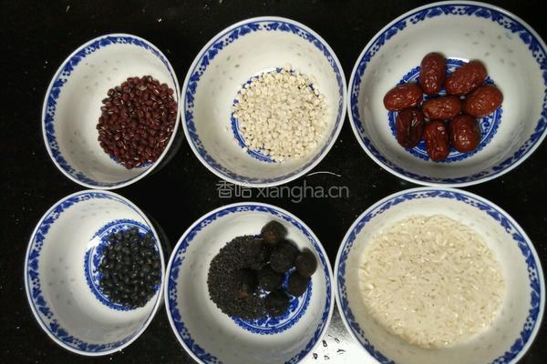 红枣桂圆薏仁粥的做法图解1