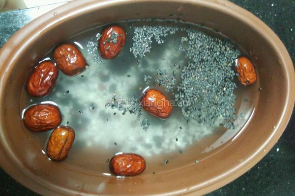 红枣桂圆薏仁粥的做法图解3