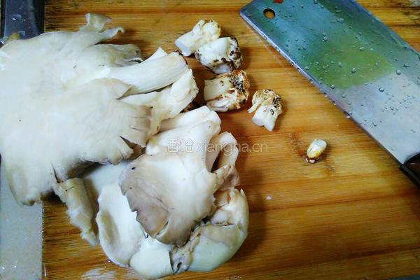 肉炒平菇的做法图解1