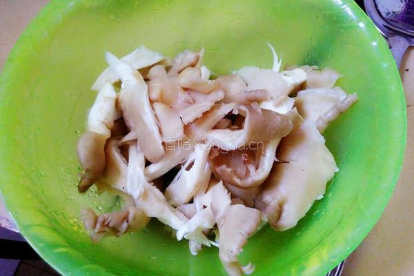 肉炒平菇的做法图解2