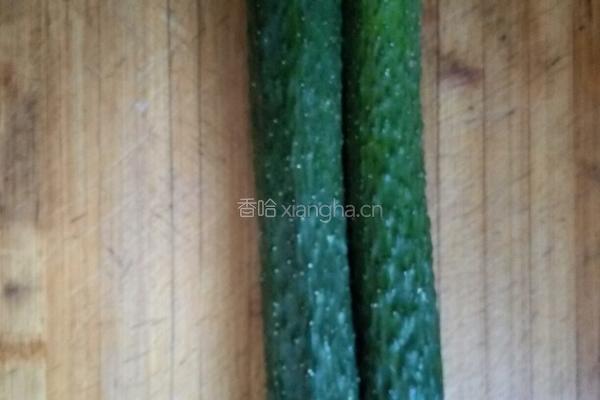 酸辣黄瓜的做法图解1