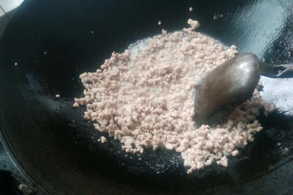 肉末毛豆的做法图解1