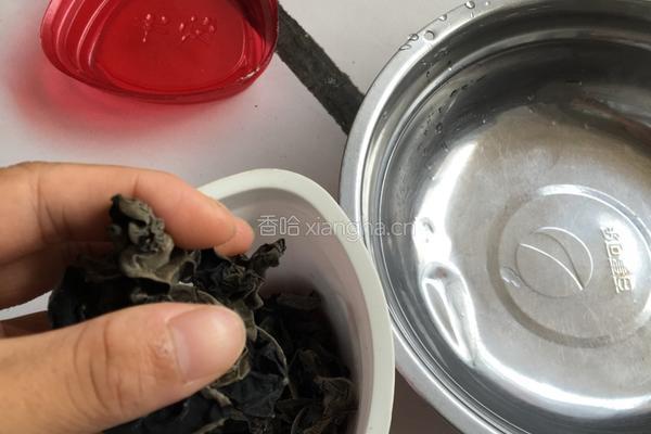 红枣木耳羹的做法图解1