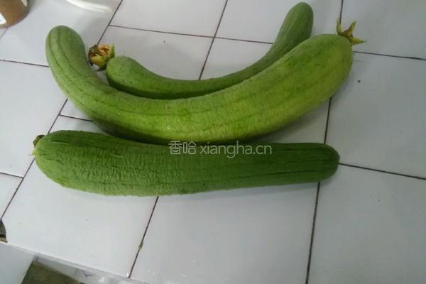 素炒丝瓜的做法图解1