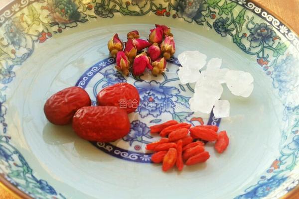 红枣枸杞玫瑰花茶的做法图解1