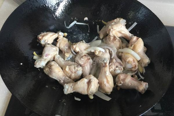 香菇土豆炖鸡腿的做法图解6