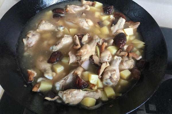 香菇土豆炖鸡腿的做法图解9