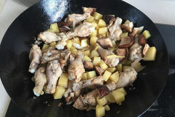 香菇土豆炖鸡腿的做法图解8