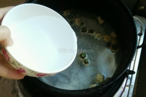 苦瓜菊花粥的做法图解4
