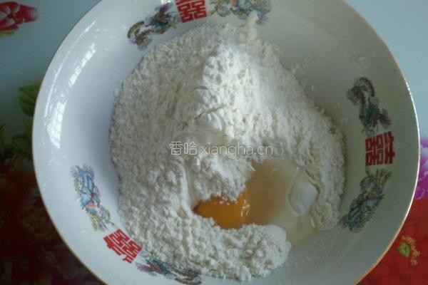 葱油饼的做法图解1