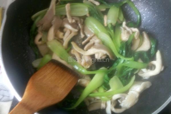 平菇油菜炒肉的做法图解3