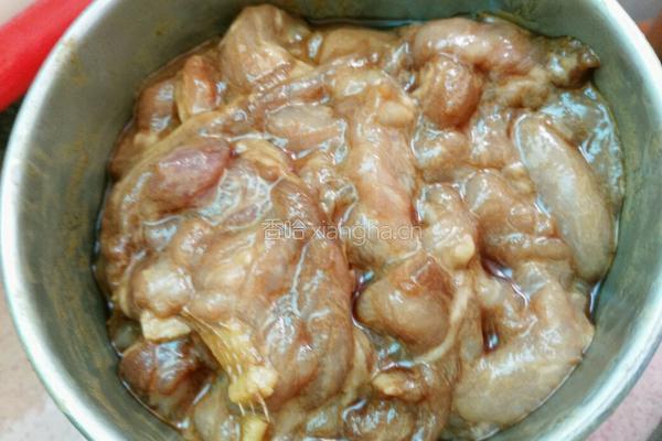 辣椒炒肉的做法图解1