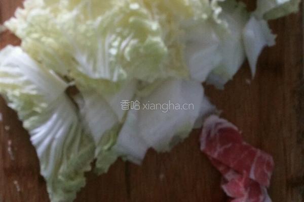 木耳炒白菜的做法图解2