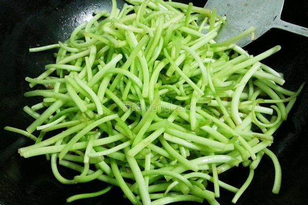 山芋藤炒面的做法图解4