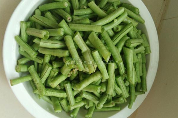 简单素炒豆角的做法图解1