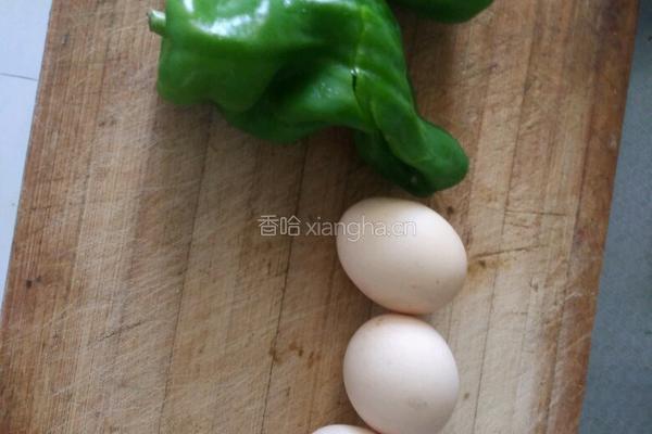 青椒鸡蛋饼的做法图解1
