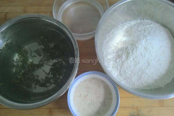花椒叶花卷的做法图解1